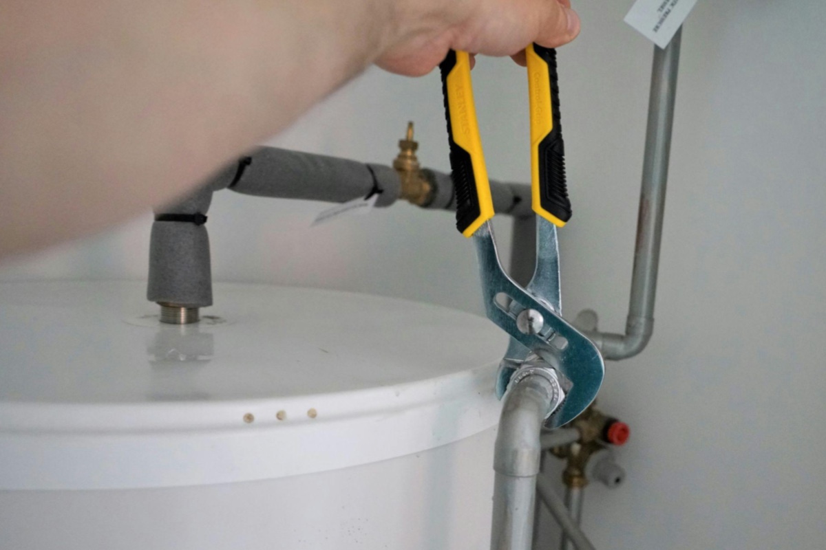 Common Plumbing Issues in Montreal Homes and How Top Plumbers Address Them